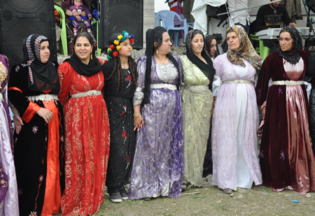 Hakkari'nin Yüksekova ilçesinde 12-13-05- 2012 Dünya evine Giren Çiftlerimizi Sizler için Sayfamıza taşıdık. Yüksekova Güncel Ailesi olarak Tüm Çiftlerimize mutluluklar Dileriz. Foto-Görüntü: Yaşar KAPLAN- Sinan AKKURT