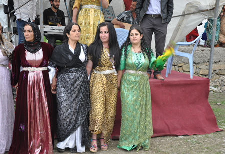 Hakkari'nin Yüksekova ilçesinde 12-13-05- 2012 Dünya evine Giren Çiftlerimizi Sizler için Sayfamıza taşıdık. Yüksekova Güncel Ailesi olarak Tüm Çiftlerimize mutluluklar Dileriz. Foto-Görüntü: Yaşar KAPLAN- Sinan AKKURT