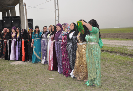 Hakkari'nin Yüksekova ilçesinde 12-13-05- 2012 Dünya evine Giren Çiftlerimizi Sizler için Sayfamıza taşıdık. Yüksekova Güncel Ailesi olarak Tüm Çiftlerimize mutluluklar Dileriz. Foto-Görüntü: Yaşar KAPLAN- Sinan AKKURT