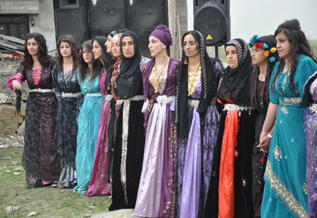 Hakkari'nin Yüksekova ilçesinde 12-13-05- 2012 Dünya evine Giren Çiftlerimizi Sizler için Sayfamıza taşıdık. Yüksekova Güncel Ailesi olarak Tüm Çiftlerimize mutluluklar Dileriz. Foto-Görüntü: Yaşar KAPLAN- Sinan AKKURT