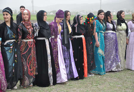 Hakkari'nin Yüksekova ilçesinde 12-13-05- 2012 Dünya evine Giren Çiftlerimizi Sizler için Sayfamıza taşıdık. Yüksekova Güncel Ailesi olarak Tüm Çiftlerimize mutluluklar Dileriz. Foto-Görüntü: Yaşar KAPLAN- Sinan AKKURT