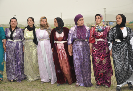 Hakkari'nin Yüksekova ilçesinde 12-13-05- 2012 Dünya evine Giren Çiftlerimizi Sizler için Sayfamıza taşıdık. Yüksekova Güncel Ailesi olarak Tüm Çiftlerimize mutluluklar Dileriz. Foto-Görüntü: Yaşar KAPLAN- Sinan AKKURT