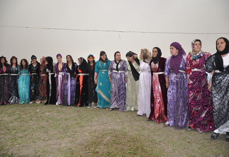 Hakkari'nin Yüksekova ilçesinde 12-13-05- 2012 Dünya evine Giren Çiftlerimizi Sizler için Sayfamıza taşıdık. Yüksekova Güncel Ailesi olarak Tüm Çiftlerimize mutluluklar Dileriz. Foto-Görüntü: Yaşar KAPLAN- Sinan AKKURT