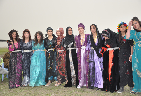 Hakkari'nin Yüksekova ilçesinde 12-13-05- 2012 Dünya evine Giren Çiftlerimizi Sizler için Sayfamıza taşıdık. Yüksekova Güncel Ailesi olarak Tüm Çiftlerimize mutluluklar Dileriz. Foto-Görüntü: Yaşar KAPLAN- Sinan AKKURT