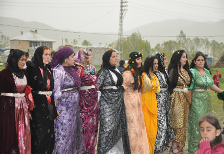 Hakkari'nin Yüksekova ilçesinde 12-13-05- 2012 Dünya evine Giren Çiftlerimizi Sizler için Sayfamıza taşıdık. Yüksekova Güncel Ailesi olarak Tüm Çiftlerimize mutluluklar Dileriz. Foto-Görüntü: Yaşar KAPLAN- Sinan AKKURT