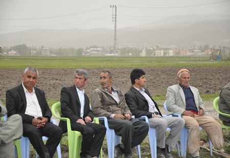 Hakkari'nin Yüksekova ilçesinde 12-13-05- 2012 Dünya evine Giren Çiftlerimizi Sizler için Sayfamıza taşıdık. Yüksekova Güncel Ailesi olarak Tüm Çiftlerimize mutluluklar Dileriz. Foto-Görüntü: Yaşar KAPLAN- Sinan AKKURT