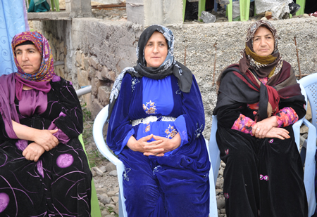 Hakkari'nin Yüksekova ilçesinde 12-13-05- 2012 Dünya evine Giren Çiftlerimizi Sizler için Sayfamıza taşıdık. Yüksekova Güncel Ailesi olarak Tüm Çiftlerimize mutluluklar Dileriz. Foto-Görüntü: Yaşar KAPLAN- Sinan AKKURT