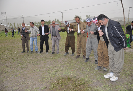 Hakkari'nin Yüksekova ilçesinde 12-13-05- 2012 Dünya evine Giren Çiftlerimizi Sizler için Sayfamıza taşıdık. Yüksekova Güncel Ailesi olarak Tüm Çiftlerimize mutluluklar Dileriz. Foto-Görüntü: Yaşar KAPLAN- Sinan AKKURT