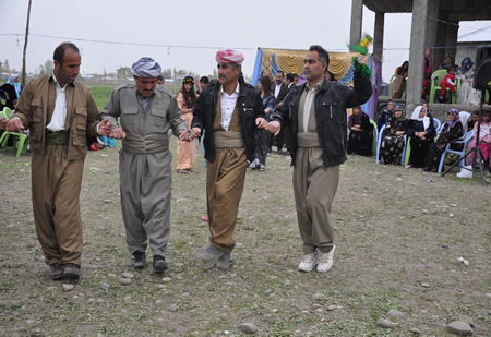 Hakkari'nin Yüksekova ilçesinde 12-13-05- 2012 Dünya evine Giren Çiftlerimizi Sizler için Sayfamıza taşıdık. Yüksekova Güncel Ailesi olarak Tüm Çiftlerimize mutluluklar Dileriz. Foto-Görüntü: Yaşar KAPLAN- Sinan AKKURT