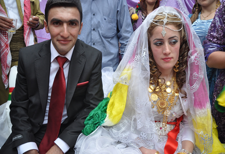 Hakkari'nin Yüksekova ilçesinde 12-13-05- 2012 Dünya evine Giren Çiftlerimizi Sizler için Sayfamıza taşıdık. Yüksekova Güncel Ailesi olarak Tüm Çiftlerimize mutluluklar Dileriz. Foto-Görüntü: Yaşar KAPLAN- Sinan AKKURT