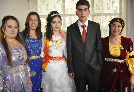 Hakkari'nin Yüksekova ilçesinde 12-13-05- 2012 Dünya evine Giren Çiftlerimizi Sizler için Sayfamıza taşıdık. Yüksekova Güncel Ailesi olarak Tüm Çiftlerimize mutluluklar Dileriz. Foto-Görüntü: Yaşar KAPLAN- Sinan AKKURT