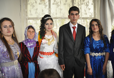 Hakkari'nin Yüksekova ilçesinde 12-13-05- 2012 Dünya evine Giren Çiftlerimizi Sizler için Sayfamıza taşıdık. Yüksekova Güncel Ailesi olarak Tüm Çiftlerimize mutluluklar Dileriz. Foto-Görüntü: Yaşar KAPLAN- Sinan AKKURT