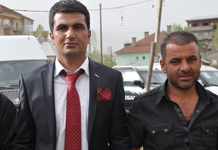 Hakkari'nin Yüksekova ilçesinde 12-13-05- 2012 Dünya evine Giren Çiftlerimizi Sizler için Sayfamıza taşıdık. Yüksekova Güncel Ailesi olarak Tüm Çiftlerimize mutluluklar Dileriz. Foto-Görüntü: Yaşar KAPLAN- Sinan AKKURT