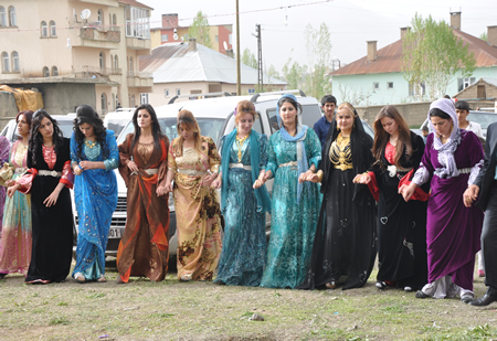 Hakkari'nin Yüksekova ilçesinde 12-13-05- 2012 Dünya evine Giren Çiftlerimizi Sizler için Sayfamıza taşıdık. Yüksekova Güncel Ailesi olarak Tüm Çiftlerimize mutluluklar Dileriz. Foto-Görüntü: Yaşar KAPLAN- Sinan AKKURT