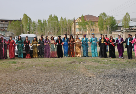 Hakkari'nin Yüksekova ilçesinde 12-13-05- 2012 Dünya evine Giren Çiftlerimizi Sizler için Sayfamıza taşıdık. Yüksekova Güncel Ailesi olarak Tüm Çiftlerimize mutluluklar Dileriz. Foto-Görüntü: Yaşar KAPLAN- Sinan AKKURT