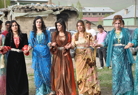 Hakkari'nin Yüksekova ilçesinde 12-13-05- 2012 Dünya evine Giren Çiftlerimizi Sizler için Sayfamıza taşıdık. Yüksekova Güncel Ailesi olarak Tüm Çiftlerimize mutluluklar Dileriz. Foto-Görüntü: Yaşar KAPLAN- Sinan AKKURT