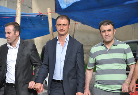 Hakkari'nin Yüksekova ilçesinde 12-13-05- 2012 Dünya evine Giren Çiftlerimizi Sizler için Sayfamıza taşıdık. Yüksekova Güncel Ailesi olarak Tüm Çiftlerimize mutluluklar Dileriz. Foto-Görüntü: Yaşar KAPLAN- Sinan AKKURT