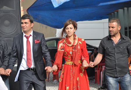 Hakkari'nin Yüksekova ilçesinde 12-13-05- 2012 Dünya evine Giren Çiftlerimizi Sizler için Sayfamıza taşıdık. Yüksekova Güncel Ailesi olarak Tüm Çiftlerimize mutluluklar Dileriz. Foto-Görüntü: Yaşar KAPLAN- Sinan AKKURT