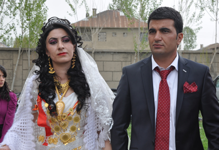 Hakkari'nin Yüksekova ilçesinde 12-13-05- 2012 Dünya evine Giren Çiftlerimizi Sizler için Sayfamıza taşıdık. Yüksekova Güncel Ailesi olarak Tüm Çiftlerimize mutluluklar Dileriz. Foto-Görüntü: Yaşar KAPLAN- Sinan AKKURT