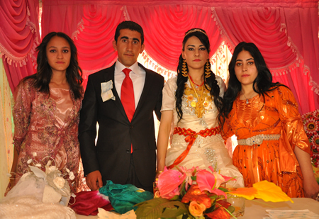 Hakkari'nin Yüksekova ilçesinde 12-13-05- 2012 Dünya evine Giren Çiftlerimizi Sizler için Sayfamıza taşıdık. Yüksekova Güncel Ailesi olarak Tüm Çiftlerimize mutluluklar Dileriz. Foto-Görüntü: Yaşar KAPLAN- Sinan AKKURT