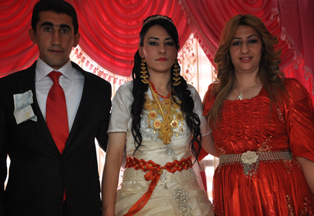 Hakkari'nin Yüksekova ilçesinde 12-13-05- 2012 Dünya evine Giren Çiftlerimizi Sizler için Sayfamıza taşıdık. Yüksekova Güncel Ailesi olarak Tüm Çiftlerimize mutluluklar Dileriz. Foto-Görüntü: Yaşar KAPLAN- Sinan AKKURT