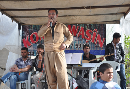 Hakkari'nin Yüksekova ilçesinde 12-13-05- 2012 Dünya evine Giren Çiftlerimizi Sizler için Sayfamıza taşıdık. Yüksekova Güncel Ailesi olarak Tüm Çiftlerimize mutluluklar Dileriz. Foto-Görüntü: Yaşar KAPLAN- Sinan AKKURT