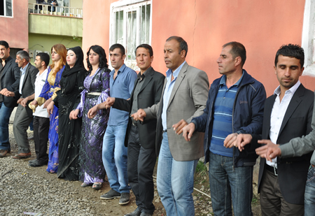 Hakkari'nin Yüksekova ilçesinde 12-13-05- 2012 Dünya evine Giren Çiftlerimizi Sizler için Sayfamıza taşıdık. Yüksekova Güncel Ailesi olarak Tüm Çiftlerimize mutluluklar Dileriz. Foto-Görüntü: Yaşar KAPLAN- Sinan AKKURT