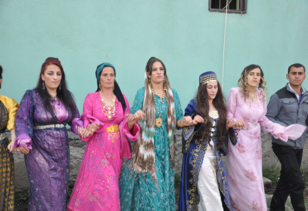 Hakkari'nin Yüksekova ilçesinde 12-13-05- 2012 Dünya evine Giren Çiftlerimizi Sizler için Sayfamıza taşıdık. Yüksekova Güncel Ailesi olarak Tüm Çiftlerimize mutluluklar Dileriz. Foto-Görüntü: Yaşar KAPLAN- Sinan AKKURT