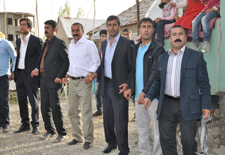 Hakkari'nin Yüksekova ilçesinde 12-13-05- 2012 Dünya evine Giren Çiftlerimizi Sizler için Sayfamıza taşıdık. Yüksekova Güncel Ailesi olarak Tüm Çiftlerimize mutluluklar Dileriz. Foto-Görüntü: Yaşar KAPLAN- Sinan AKKURT