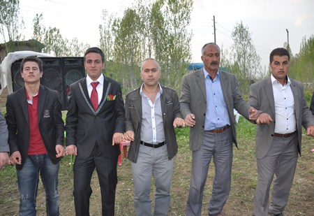 Hakkari'nin Yüksekova ilçesinde 12-13-05- 2012 Dünya evine Giren Çiftlerimizi Sizler için Sayfamıza taşıdık. Yüksekova Güncel Ailesi olarak Tüm Çiftlerimize mutluluklar Dileriz. Foto-Görüntü: Yaşar KAPLAN- Sinan AKKURT