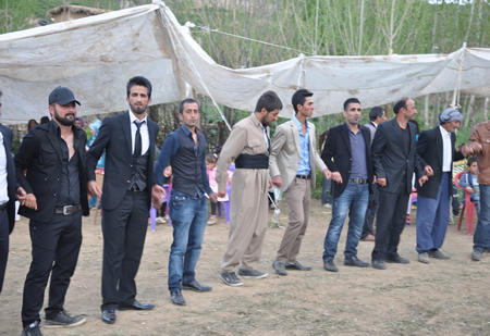 Hakkari'nin Yüksekova ilçesinde 12-13-05- 2012 Dünya evine Giren Çiftlerimizi Sizler için Sayfamıza taşıdık. Yüksekova Güncel Ailesi olarak Tüm Çiftlerimize mutluluklar Dileriz. Foto-Görüntü: Yaşar KAPLAN- Sinan AKKURT