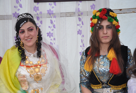 Hakkari'nin Yüksekova ilçesinde 12-13-05- 2012 Dünya evine Giren Çiftlerimizi Sizler için Sayfamıza taşıdık. Yüksekova Güncel Ailesi olarak Tüm Çiftlerimize mutluluklar Dileriz. Foto-Görüntü: Yaşar KAPLAN- Sinan AKKURT