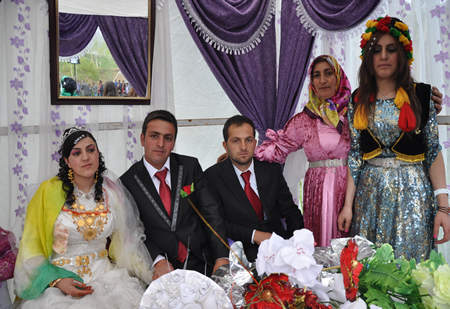 Hakkari'nin Yüksekova ilçesinde 12-13-05- 2012 Dünya evine Giren Çiftlerimizi Sizler için Sayfamıza taşıdık. Yüksekova Güncel Ailesi olarak Tüm Çiftlerimize mutluluklar Dileriz. Foto-Görüntü: Yaşar KAPLAN- Sinan AKKURT