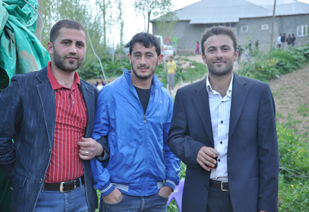 Hakkari'nin Yüksekova ilçesinde 12-13-05- 2012 Dünya evine Giren Çiftlerimizi Sizler için Sayfamıza taşıdık. Yüksekova Güncel Ailesi olarak Tüm Çiftlerimize mutluluklar Dileriz. Foto-Görüntü: Yaşar KAPLAN- Sinan AKKURT