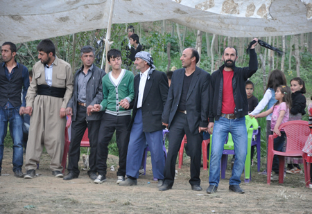 Hakkari'nin Yüksekova ilçesinde 12-13-05- 2012 Dünya evine Giren Çiftlerimizi Sizler için Sayfamıza taşıdık. Yüksekova Güncel Ailesi olarak Tüm Çiftlerimize mutluluklar Dileriz. Foto-Görüntü: Yaşar KAPLAN- Sinan AKKURT