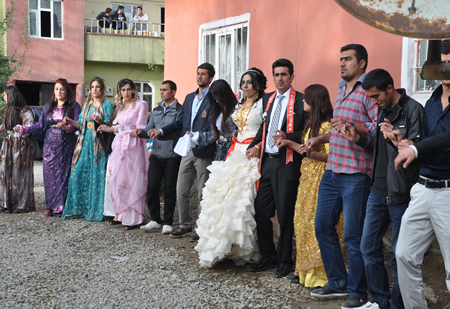 Hakkari'nin Yüksekova ilçesinde 12-13-05- 2012 Dünya evine Giren Çiftlerimizi Sizler için Sayfamıza taşıdık. Yüksekova Güncel Ailesi olarak Tüm Çiftlerimize mutluluklar Dileriz. Foto-Görüntü: Yaşar KAPLAN- Sinan AKKURT