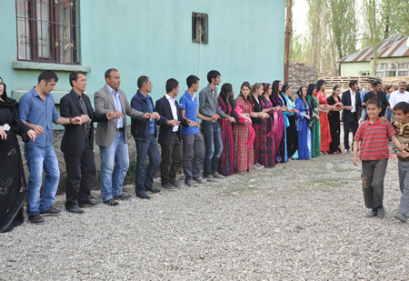 Hakkari'nin Yüksekova ilçesinde 12-13-05- 2012 Dünya evine Giren Çiftlerimizi Sizler için Sayfamıza taşıdık. Yüksekova Güncel Ailesi olarak Tüm Çiftlerimize mutluluklar Dileriz. Foto-Görüntü: Yaşar KAPLAN- Sinan AKKURT