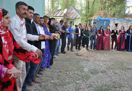 Hakkari'nin Yüksekova ilçesinde 12-13-05- 2012 Dünya evine Giren Çiftlerimizi Sizler için Sayfamıza taşıdık. Yüksekova Güncel Ailesi olarak Tüm Çiftlerimize mutluluklar Dileriz. Foto-Görüntü: Yaşar KAPLAN- Sinan AKKURT