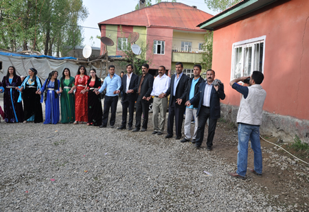 Hakkari'nin Yüksekova ilçesinde 12-13-05- 2012 Dünya evine Giren Çiftlerimizi Sizler için Sayfamıza taşıdık. Yüksekova Güncel Ailesi olarak Tüm Çiftlerimize mutluluklar Dileriz. Foto-Görüntü: Yaşar KAPLAN- Sinan AKKURT