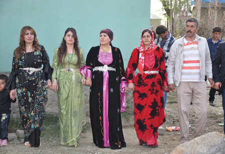Hakkari'nin Yüksekova ilçesinde 12-13-05- 2012 Dünya evine Giren Çiftlerimizi Sizler için Sayfamıza taşıdık. Yüksekova Güncel Ailesi olarak Tüm Çiftlerimize mutluluklar Dileriz. Foto-Görüntü: Yaşar KAPLAN- Sinan AKKURT