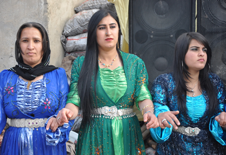 Hakkari'nin Yüksekova ilçesinde 12-13-05- 2012 Dünya evine Giren Çiftlerimizi Sizler için Sayfamıza taşıdık. Yüksekova Güncel Ailesi olarak Tüm Çiftlerimize mutluluklar Dileriz. Foto-Görüntü: Yaşar KAPLAN- Sinan AKKURT