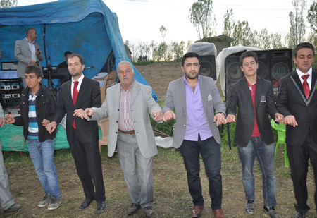 Hakkari'nin Yüksekova ilçesinde 12-13-05- 2012 Dünya evine Giren Çiftlerimizi Sizler için Sayfamıza taşıdık. Yüksekova Güncel Ailesi olarak Tüm Çiftlerimize mutluluklar Dileriz. Foto-Görüntü: Yaşar KAPLAN- Sinan AKKURT