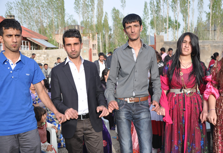 Hakkari'nin Yüksekova ilçesinde 12-13-05- 2012 Dünya evine Giren Çiftlerimizi Sizler için Sayfamıza taşıdık. Yüksekova Güncel Ailesi olarak Tüm Çiftlerimize mutluluklar Dileriz. Foto-Görüntü: Yaşar KAPLAN- Sinan AKKURT