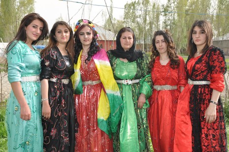 Hakkari'nin Yüksekova ilçesinde 12-13-05- 2012 Dünya evine Giren Çiftlerimizi Sizler için Sayfamıza taşıdık. Yüksekova Güncel Ailesi olarak Tüm Çiftlerimize mutluluklar Dileriz. Foto-Görüntü: Yaşar KAPLAN- Sinan AKKURT