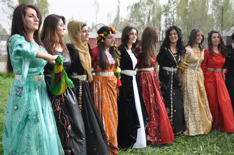 Hakkari'nin Yüksekova ilçesinde 12-13-05- 2012 Dünya evine Giren Çiftlerimizi Sizler için Sayfamıza taşıdık. Yüksekova Güncel Ailesi olarak Tüm Çiftlerimize mutluluklar Dileriz. Foto-Görüntü: Yaşar KAPLAN- Sinan AKKURT