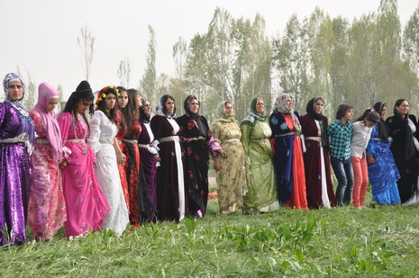 Hakkari'nin Yüksekova ilçesinde 12-13-05- 2012 Dünya evine Giren Çiftlerimizi Sizler için Sayfamıza taşıdık. Yüksekova Güncel Ailesi olarak Tüm Çiftlerimize mutluluklar Dileriz. Foto-Görüntü: Yaşar KAPLAN- Sinan AKKURT