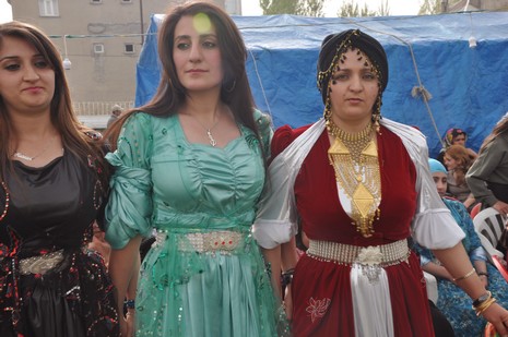 Hakkari'nin Yüksekova ilçesinde 12-13-05- 2012 Dünya evine Giren Çiftlerimizi Sizler için Sayfamıza taşıdık. Yüksekova Güncel Ailesi olarak Tüm Çiftlerimize mutluluklar Dileriz. Foto-Görüntü: Yaşar KAPLAN- Sinan AKKURT