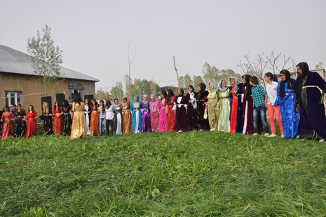 Hakkari'nin Yüksekova ilçesinde 12-13-05- 2012 Dünya evine Giren Çiftlerimizi Sizler için Sayfamıza taşıdık. Yüksekova Güncel Ailesi olarak Tüm Çiftlerimize mutluluklar Dileriz. Foto-Görüntü: Yaşar KAPLAN- Sinan AKKURT