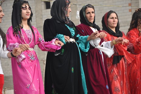 Hakkari'nin Yüksekova ilçesinde 12-13-05- 2012 Dünya evine Giren Çiftlerimizi Sizler için Sayfamıza taşıdık. Yüksekova Güncel Ailesi olarak Tüm Çiftlerimize mutluluklar Dileriz. Foto-Görüntü: Yaşar KAPLAN- Sinan AKKURT
