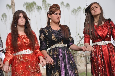 Hakkari'nin Yüksekova ilçesinde 12-13-05- 2012 Dünya evine Giren Çiftlerimizi Sizler için Sayfamıza taşıdık. Yüksekova Güncel Ailesi olarak Tüm Çiftlerimize mutluluklar Dileriz. Foto-Görüntü: Yaşar KAPLAN- Sinan AKKURT